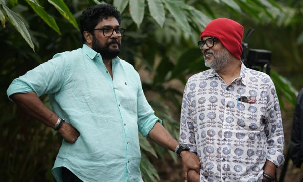    ഷാജി കൈലാസ്- എ.കെ സാജന്‍ കൂട്ടുകെട്ടില്‍ എത്തുന്ന പുതിയ ചിത്രം ' വരവ്' 
