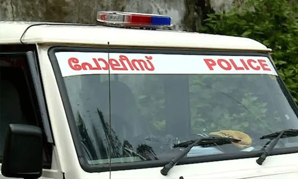സഹപാഠികൾ പീഡിപ്പിച്ചെന്ന പതിമൂന്നുകാരിയുടെ പരാതി വ്യാജം: പ്രണയം നിരസിച്ചതിലുള്ള പകയെന്ന് വെളിപ്പെടുത്തൽ