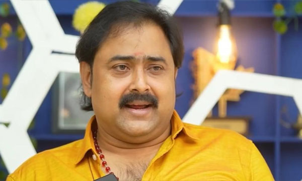 ' രാവിലെ ആറര മുതല് രാത്രി പതിനൊന്ന് മണിവരെ മരുന്നുകള് കഴിച്ചുകൊണ്ടിരിക്കണം, വലിയൊരു രോഗിയാണ് ഞാന്' ; നടന് കിഷോര് പീതാംബരന്