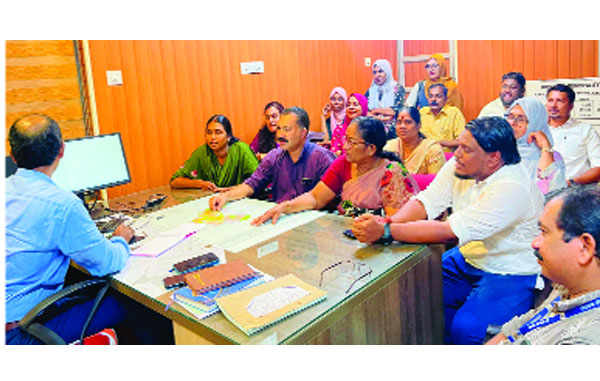 തെരുവുനായ ആക്രമണം: നഗരസഭാ സെക്രട്ടറിയെ ഉപരോധിച്ചു