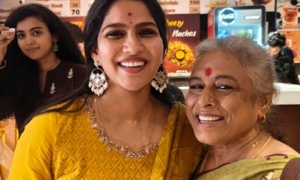 ‘മനോഹരമായ വ്യക്തിത്വം, നിങ്ങളുടെ വിദ്യാർഥിയാകാൻ കഴിഞ്ഞതിൽ അഭിമാനം’; കലൈറാണിക്ക് ജന്മദിനാശംസകളുമായി സ്വാസിക
